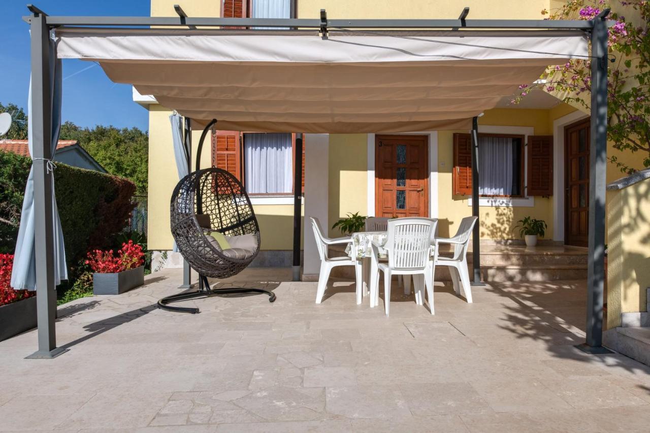 Villa Livia With Three Nice Apartments, Swimming Pool, Childrens Playground, Barbecue And Free Parking Liznjan Luaran gambar