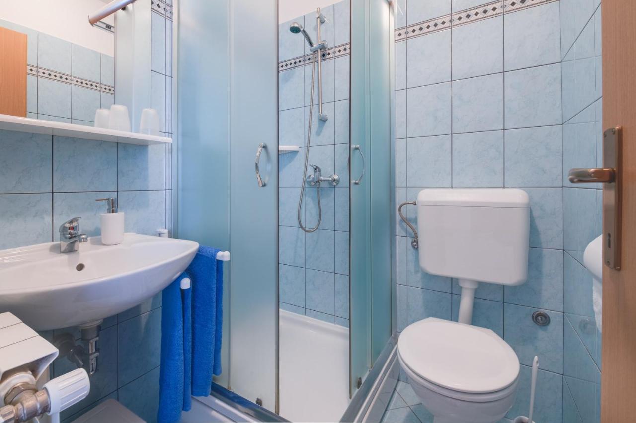 Villa Livia With Three Nice Apartments, Swimming Pool, Childrens Playground, Barbecue And Free Parking Liznjan Luaran gambar