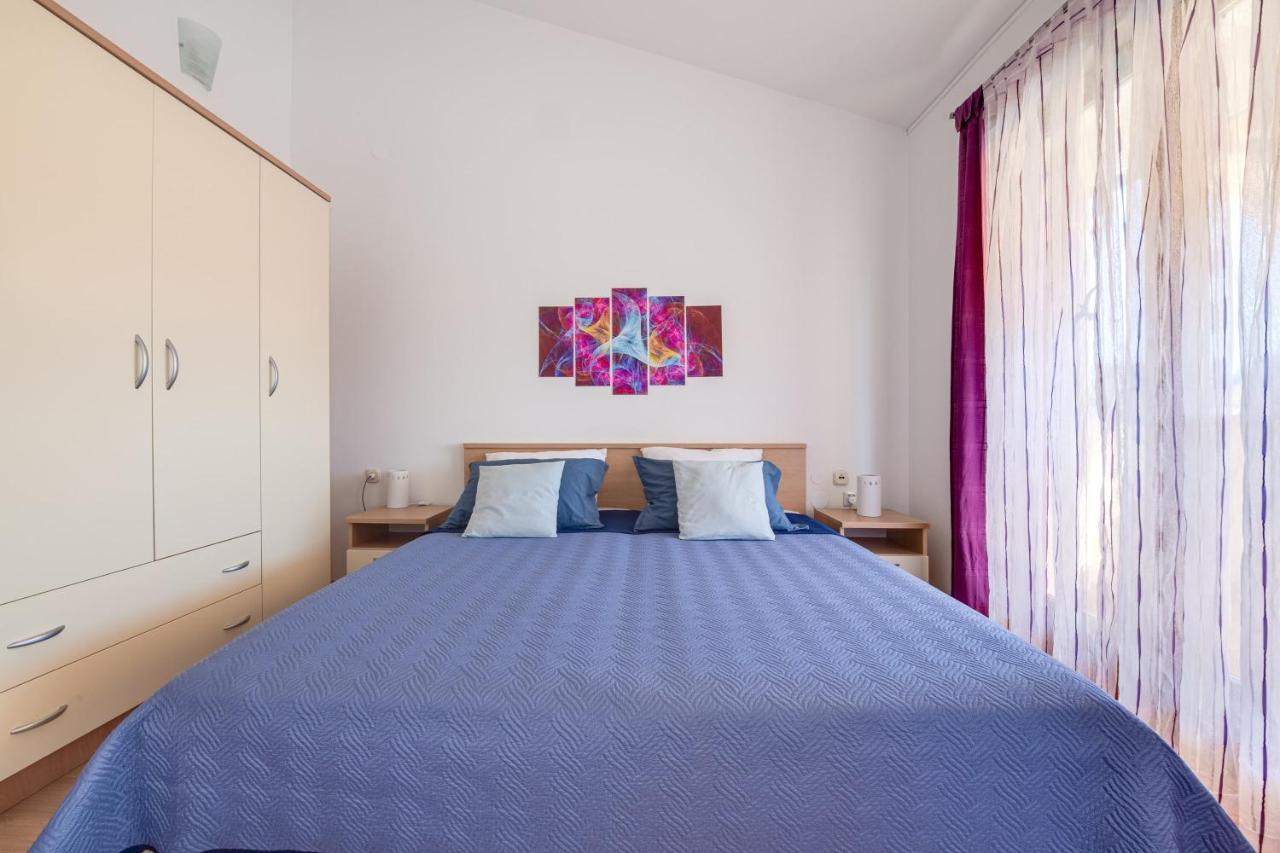 Villa Livia With Three Nice Apartments, Swimming Pool, Childrens Playground, Barbecue And Free Parking Liznjan Luaran gambar