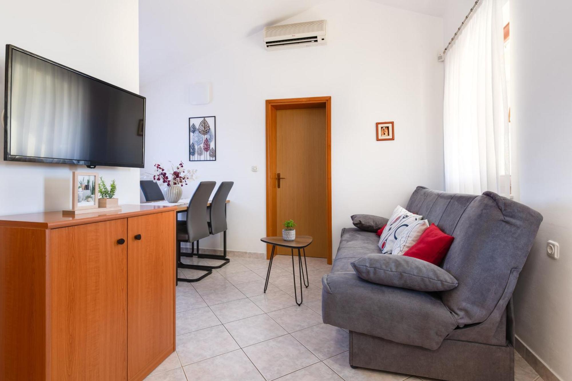 Villa Livia With Three Nice Apartments, Swimming Pool, Childrens Playground, Barbecue And Free Parking Liznjan Luaran gambar