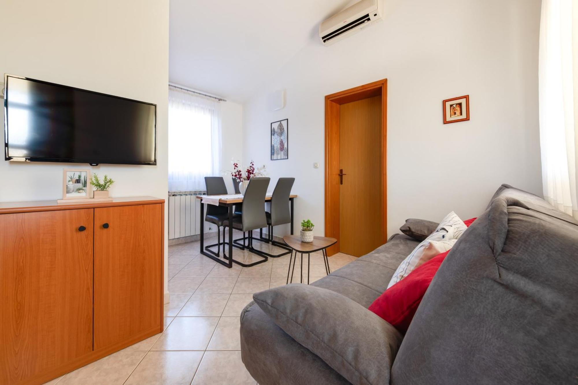 Villa Livia With Three Nice Apartments, Swimming Pool, Childrens Playground, Barbecue And Free Parking Liznjan Luaran gambar