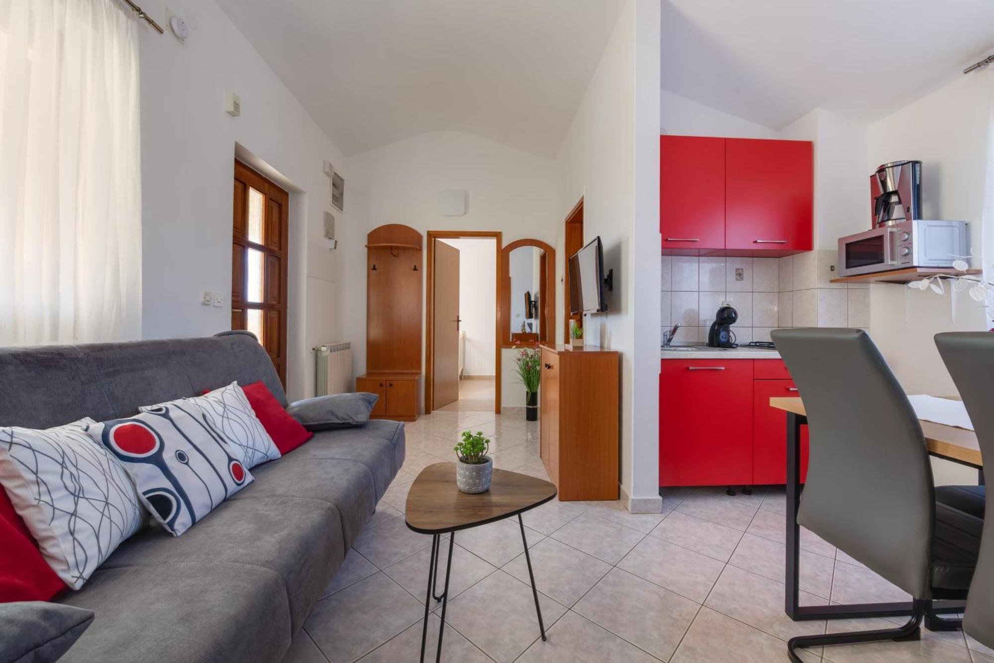 Villa Livia With Three Nice Apartments, Swimming Pool, Childrens Playground, Barbecue And Free Parking Liznjan Luaran gambar