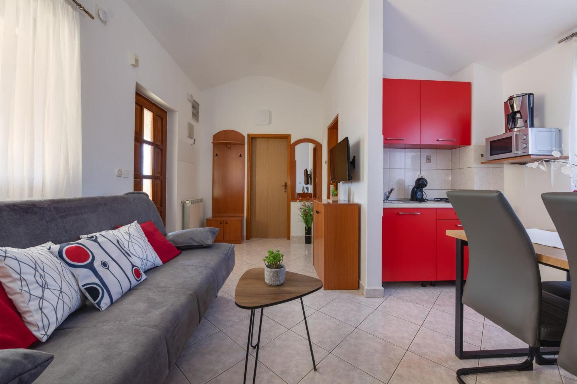 Villa Livia With Three Nice Apartments, Swimming Pool, Childrens Playground, Barbecue And Free Parking Liznjan Luaran gambar