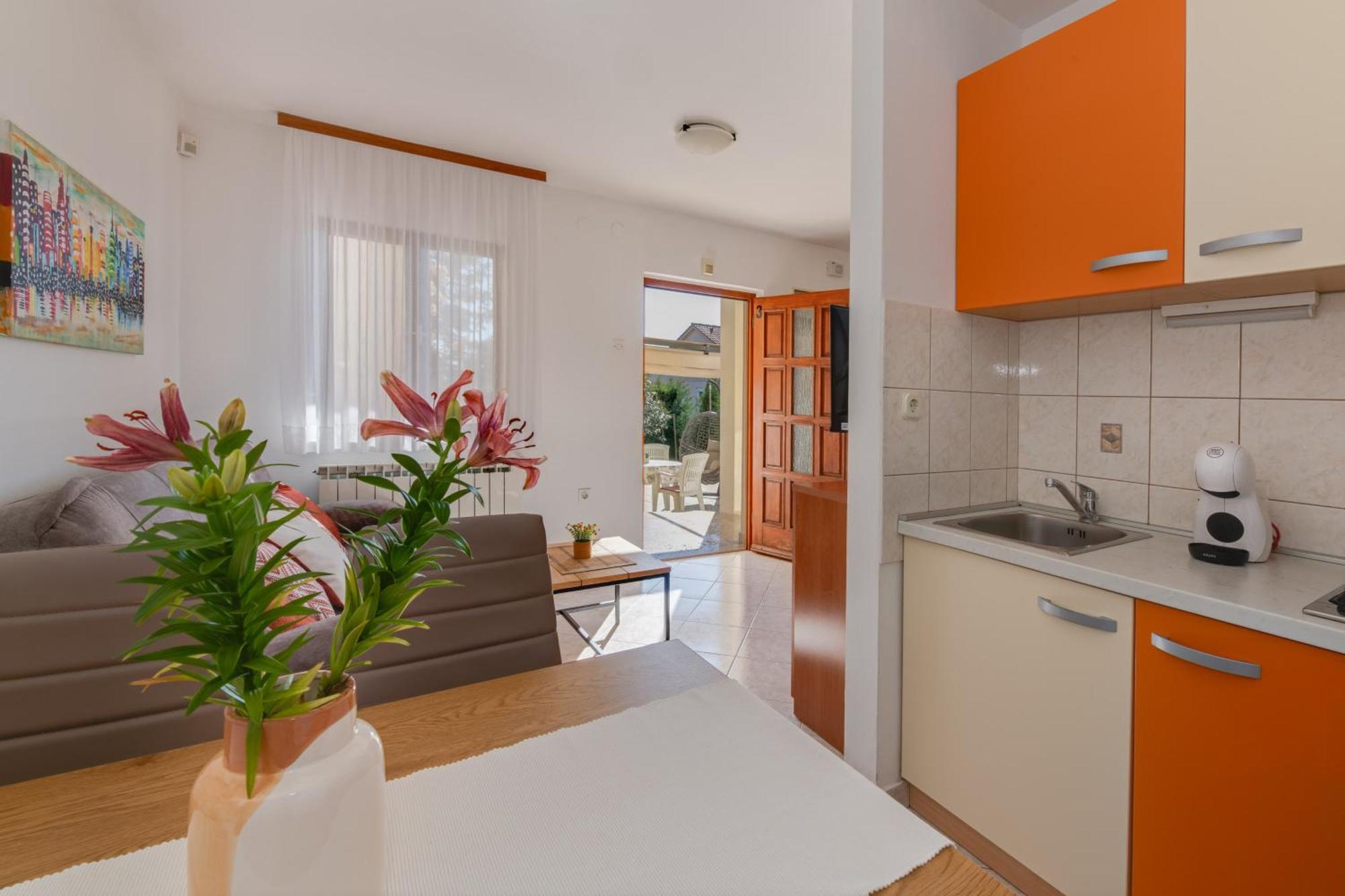 Villa Livia With Three Nice Apartments, Swimming Pool, Childrens Playground, Barbecue And Free Parking Liznjan Luaran gambar