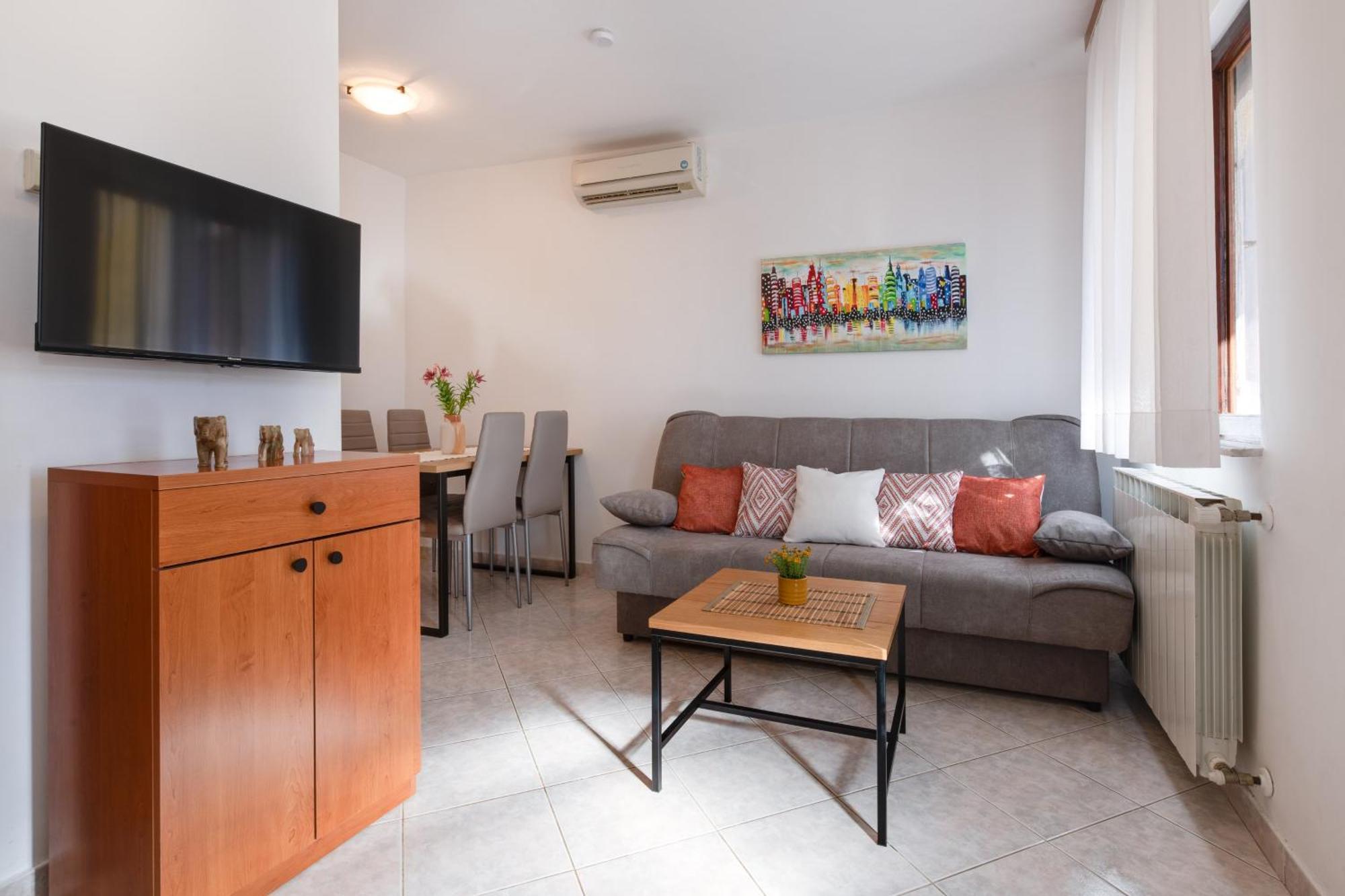 Villa Livia With Three Nice Apartments, Swimming Pool, Childrens Playground, Barbecue And Free Parking Liznjan Luaran gambar