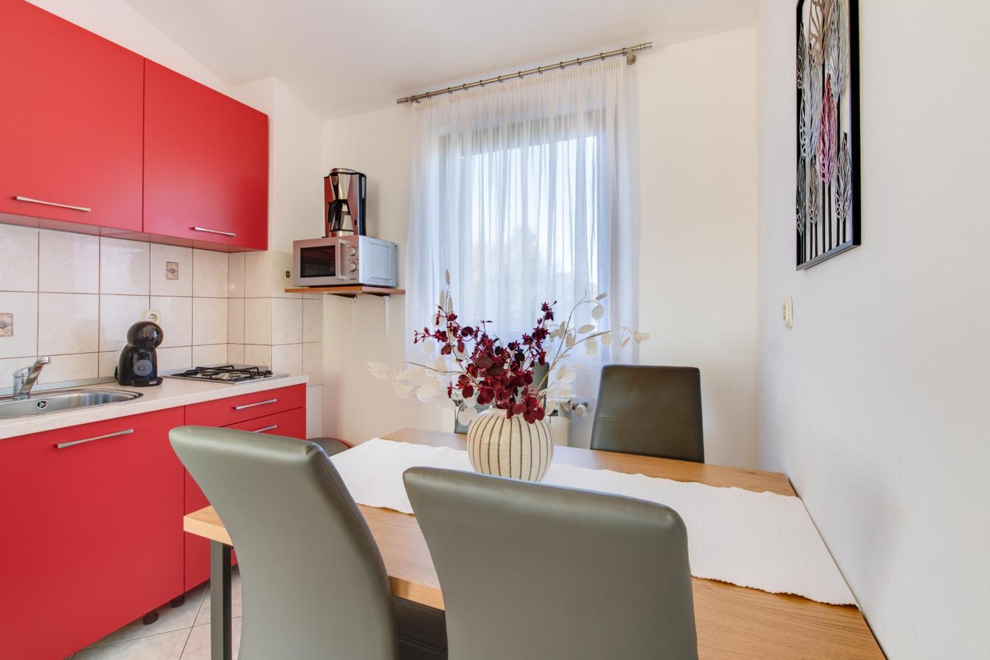 Villa Livia With Three Nice Apartments, Swimming Pool, Childrens Playground, Barbecue And Free Parking Liznjan Luaran gambar