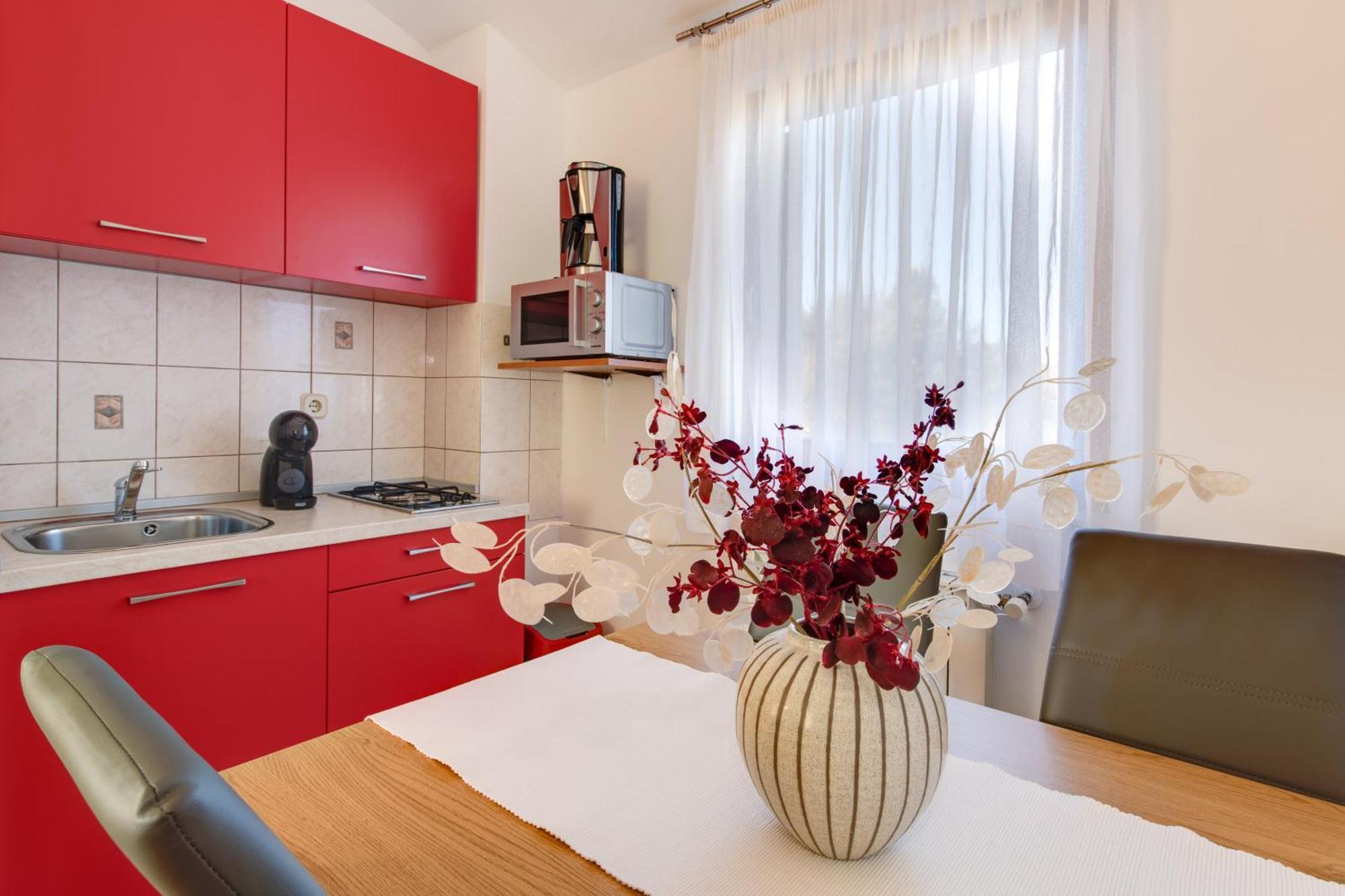 Villa Livia With Three Nice Apartments, Swimming Pool, Childrens Playground, Barbecue And Free Parking Liznjan Luaran gambar